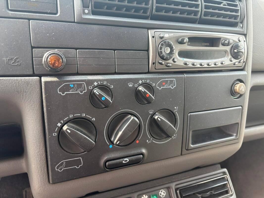 Volkswagen Caravelle 2.0