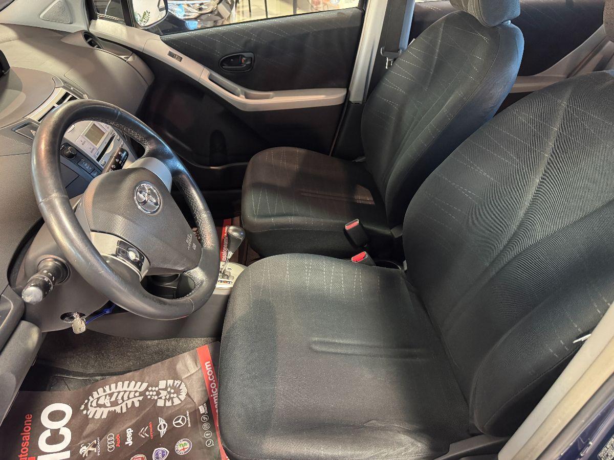 TOYOTA Yaris 1.4 D Cambio Automatico