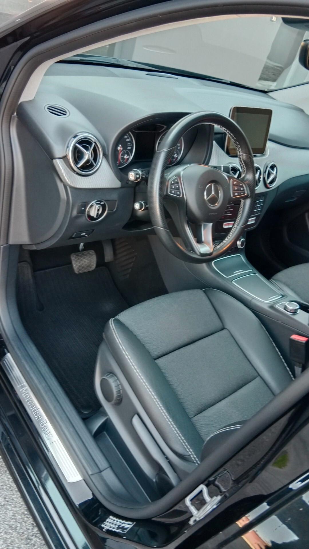 Mercedes-benz B 200 Premium - PERMUTE