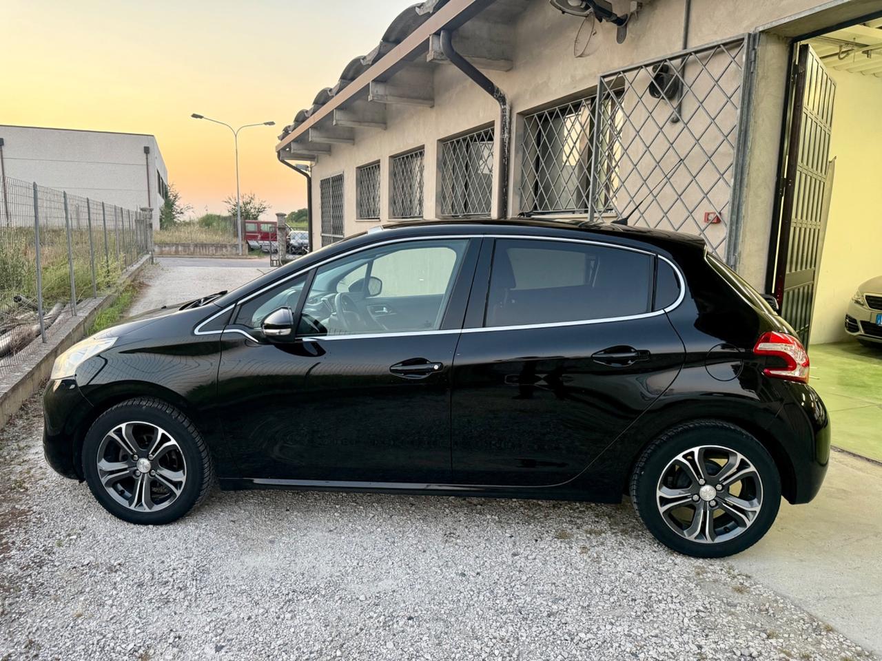 Peugeot 208 PureTech 82 5 porte Allure