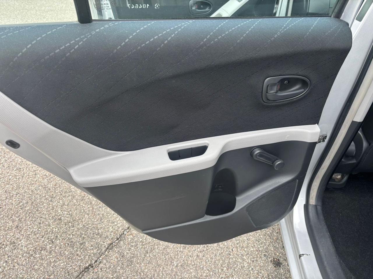 Toyota Yaris 1.0 5 porte