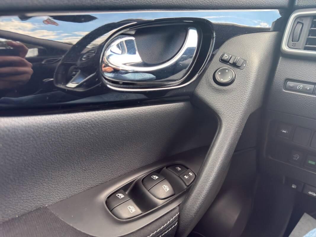 Nissan Qashqai 1.5 dci N-Connecta 115cv dct Con TELECAMERA & NAV.