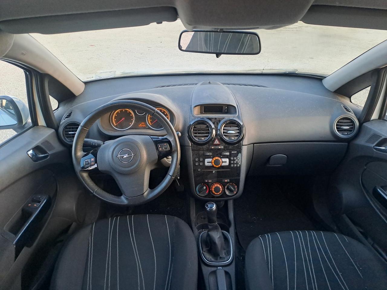 Opel Corsa 1.4 16V 5 porte Cosmo