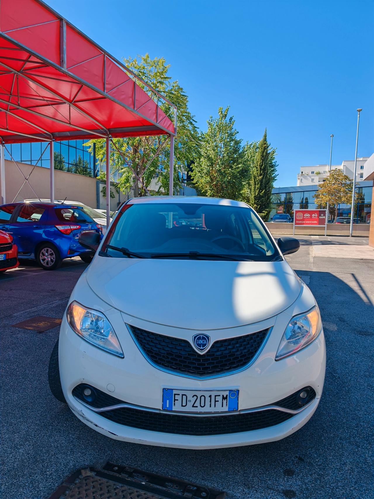 Lancia Ypsilon 0.9 TwinAir 85 CV 5 porte S&S DFN Platinum