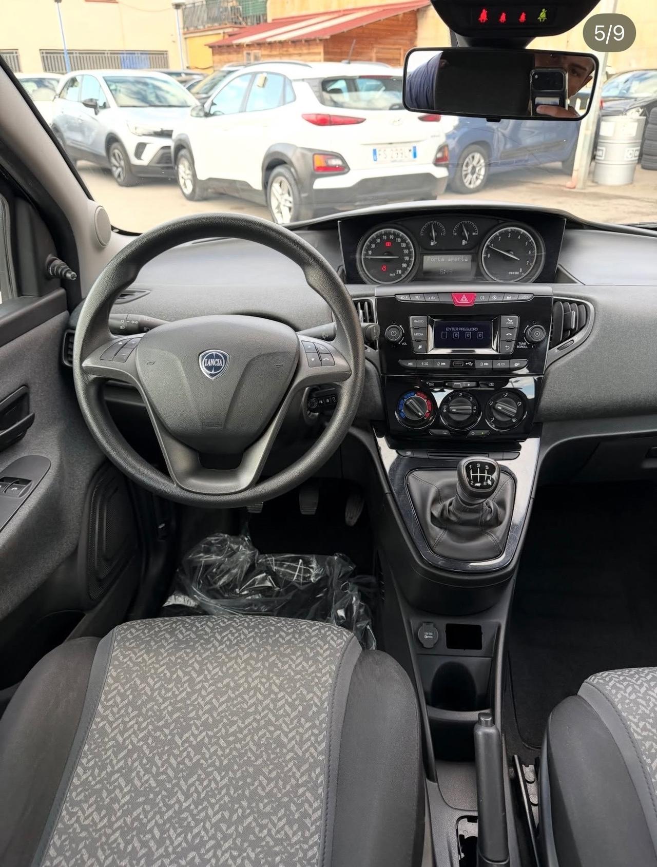 Lancia Ypsilon 1.0 FireFly 70cv Hybrid Silver 2022