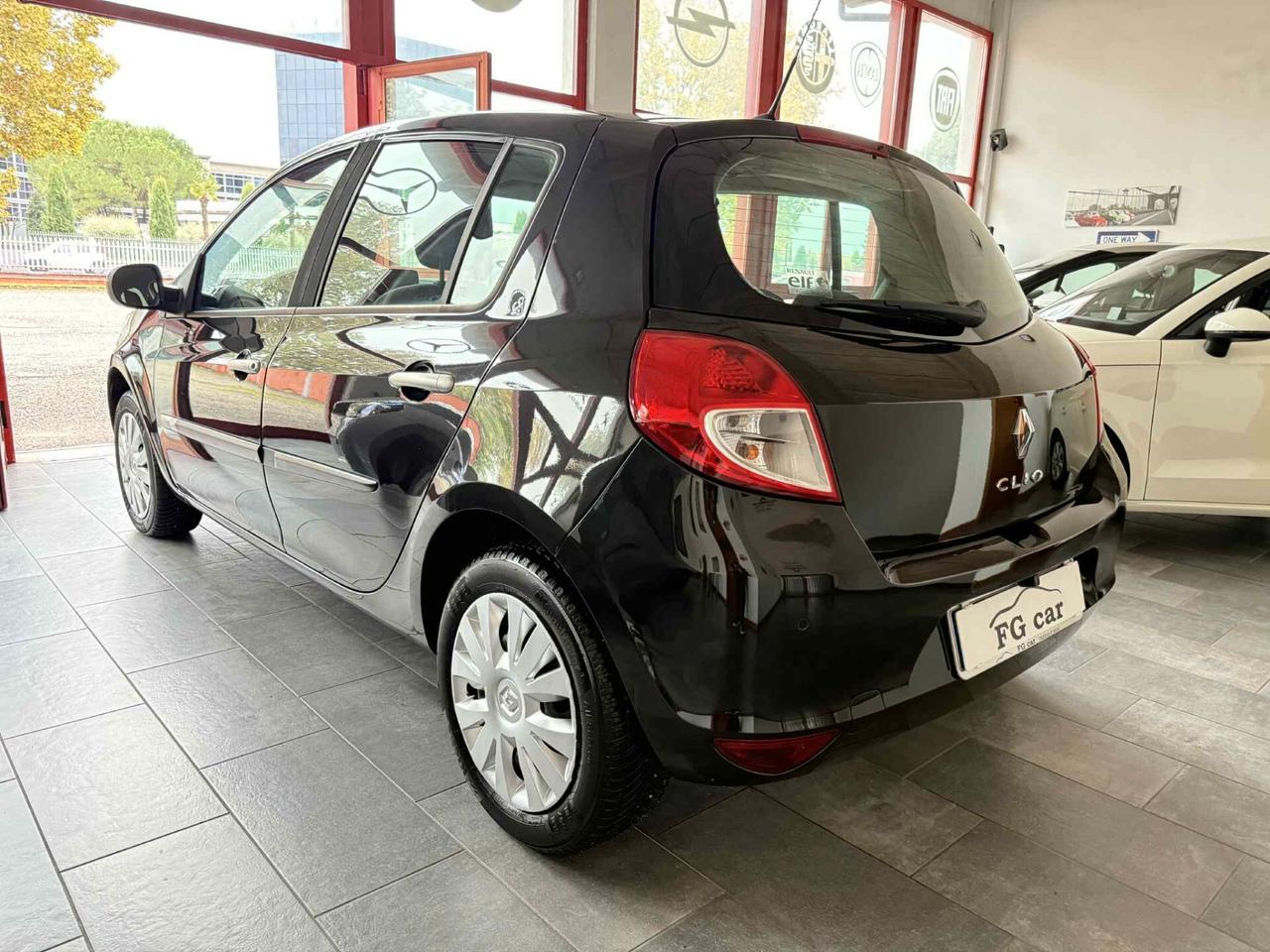 Renault Clio 1.2 5 porte Live! 75CV NEOPATENTATI