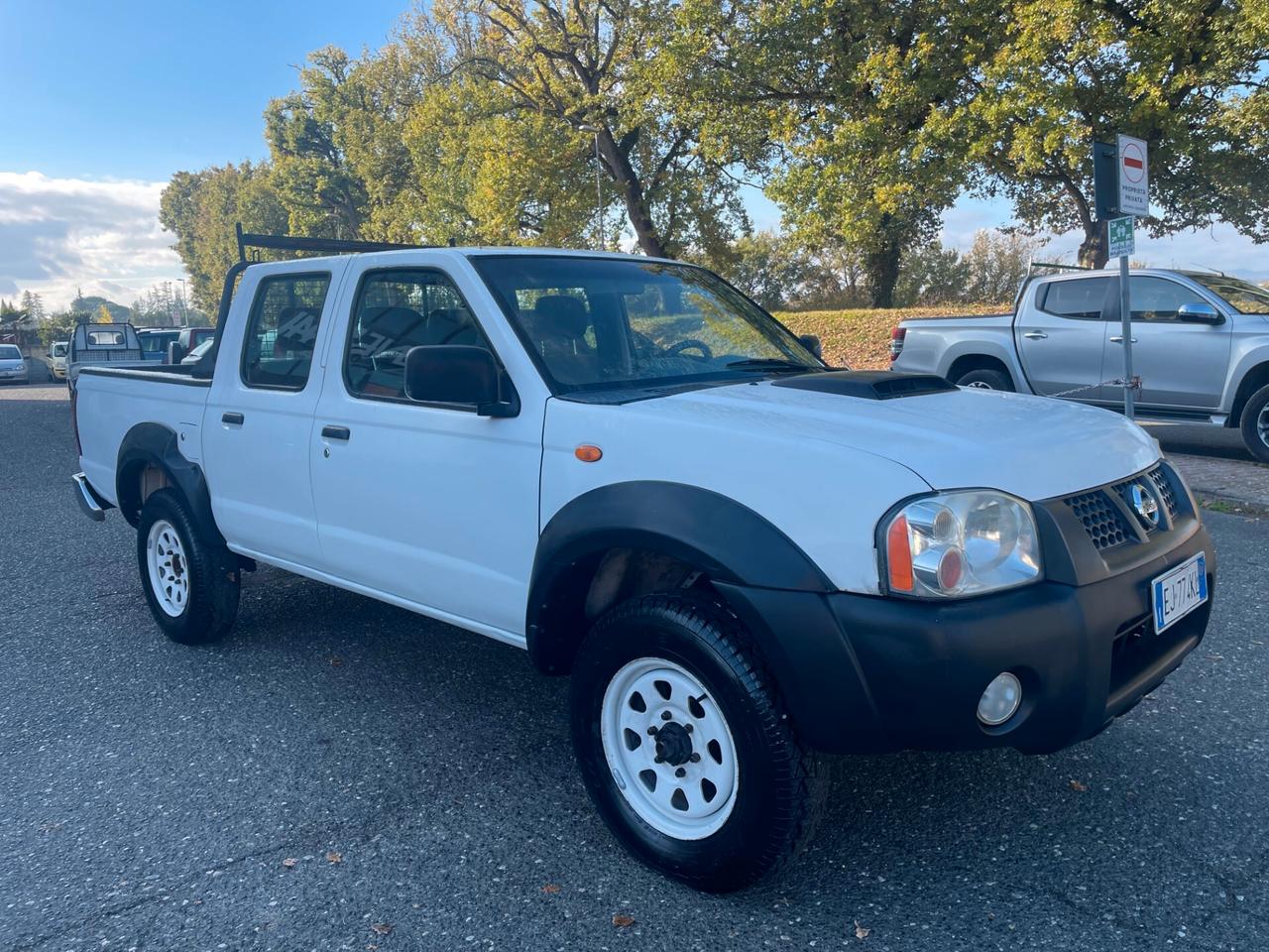 Nissan Navara NP300 2.5 Dci Double Cab 133cv Autocarro+Gancio