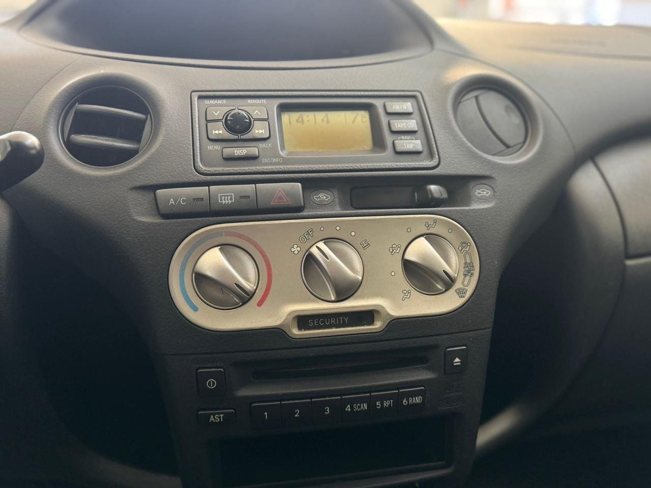 Toyota Yaris 1.0i 16V OK NEOPATENTATI