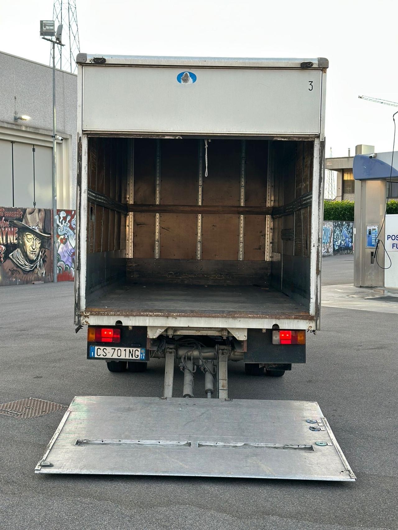 IVECO CON PEDANA IDRAULICA