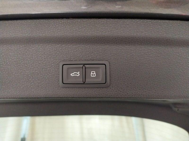 Audi Q3 Sportback 40 2.0 tdi Identity Black quattro 193cv s-tronic