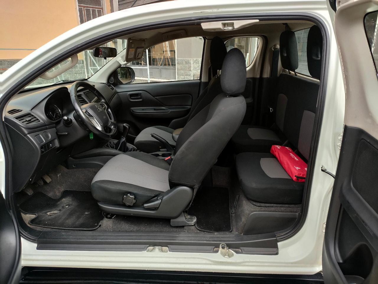 Mitsubishi L200 2.3 TD 4WD IVA ESCLUSA