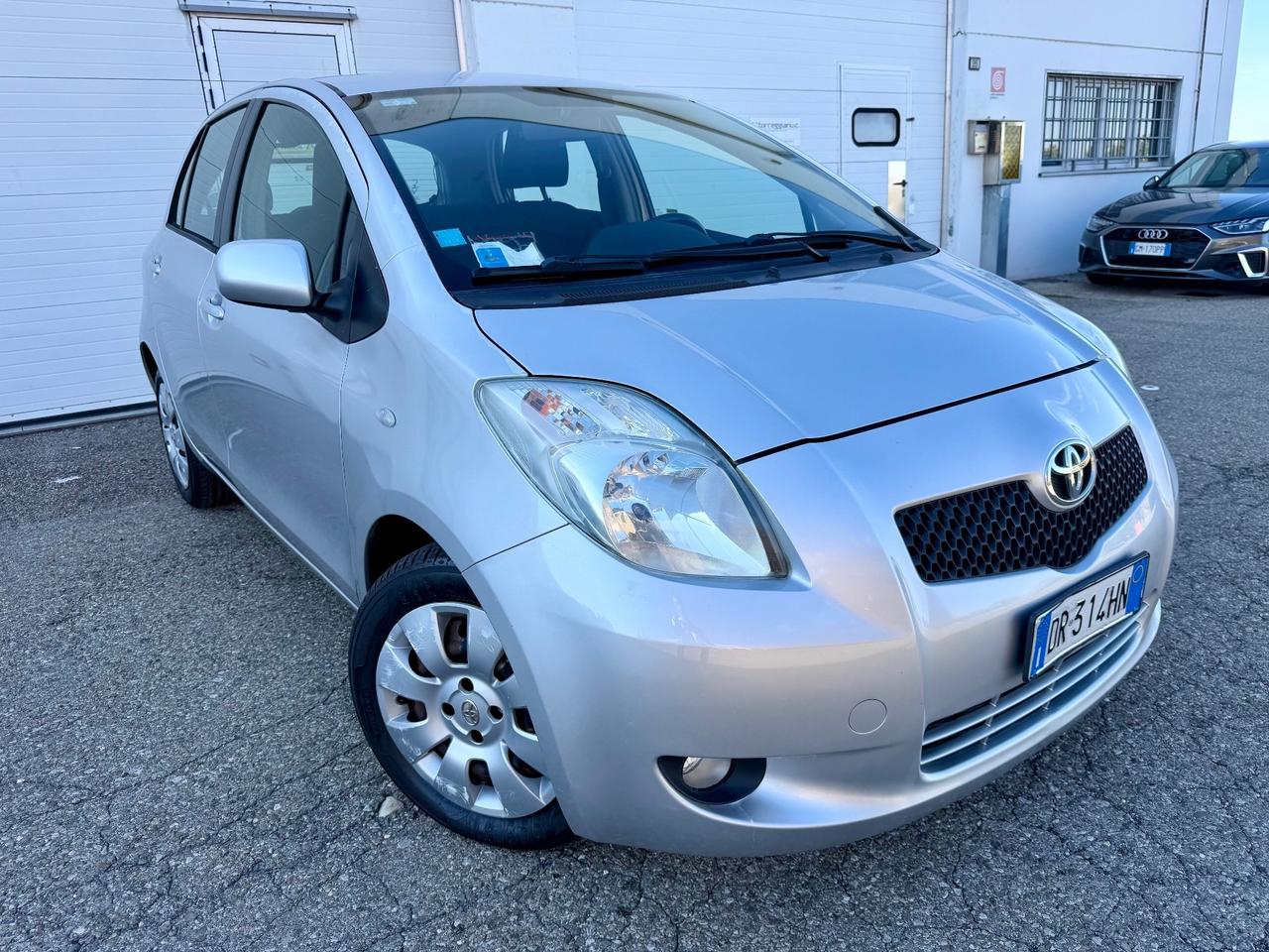 Toyota Yaris 1.3benz 2008 156.000km per neopatentati