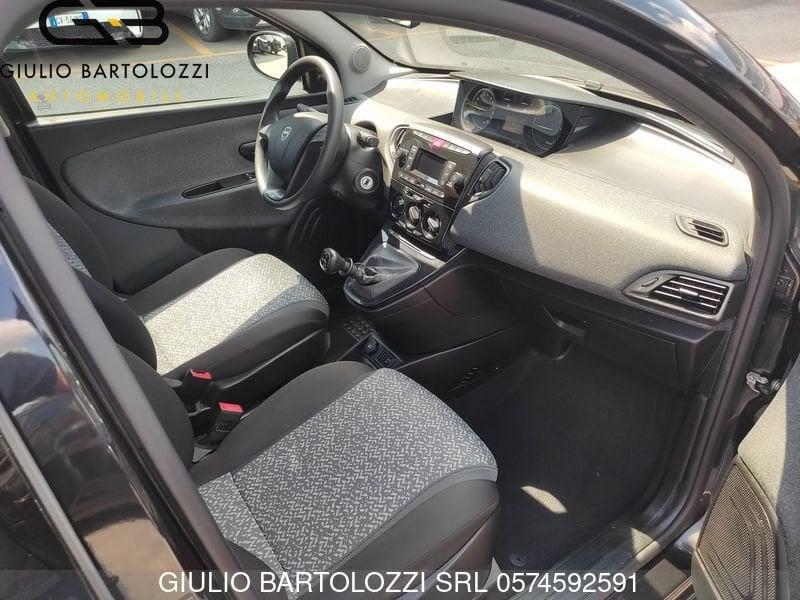 Lancia Ypsilon 1.0 FireFly 5 porte S&S Hybrid Silver