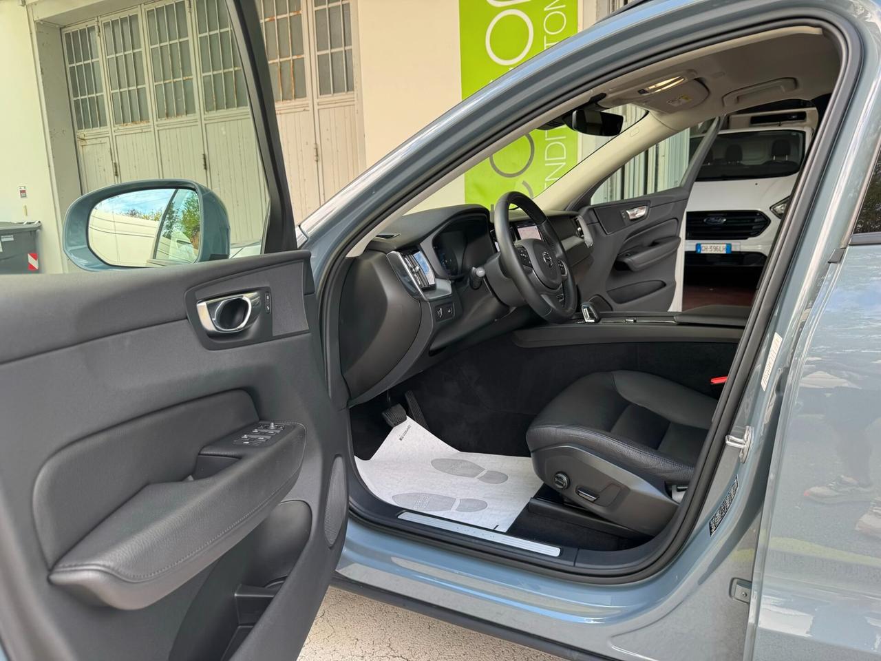 Volvo XC60 2.0b4 MomentumPro AWD GEARTRONIC GAR24M