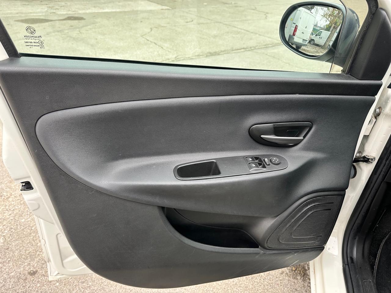 Lancia Ypsilon 0.9 TwinAir 85 CV 5 porte Metano Ecochic Gold