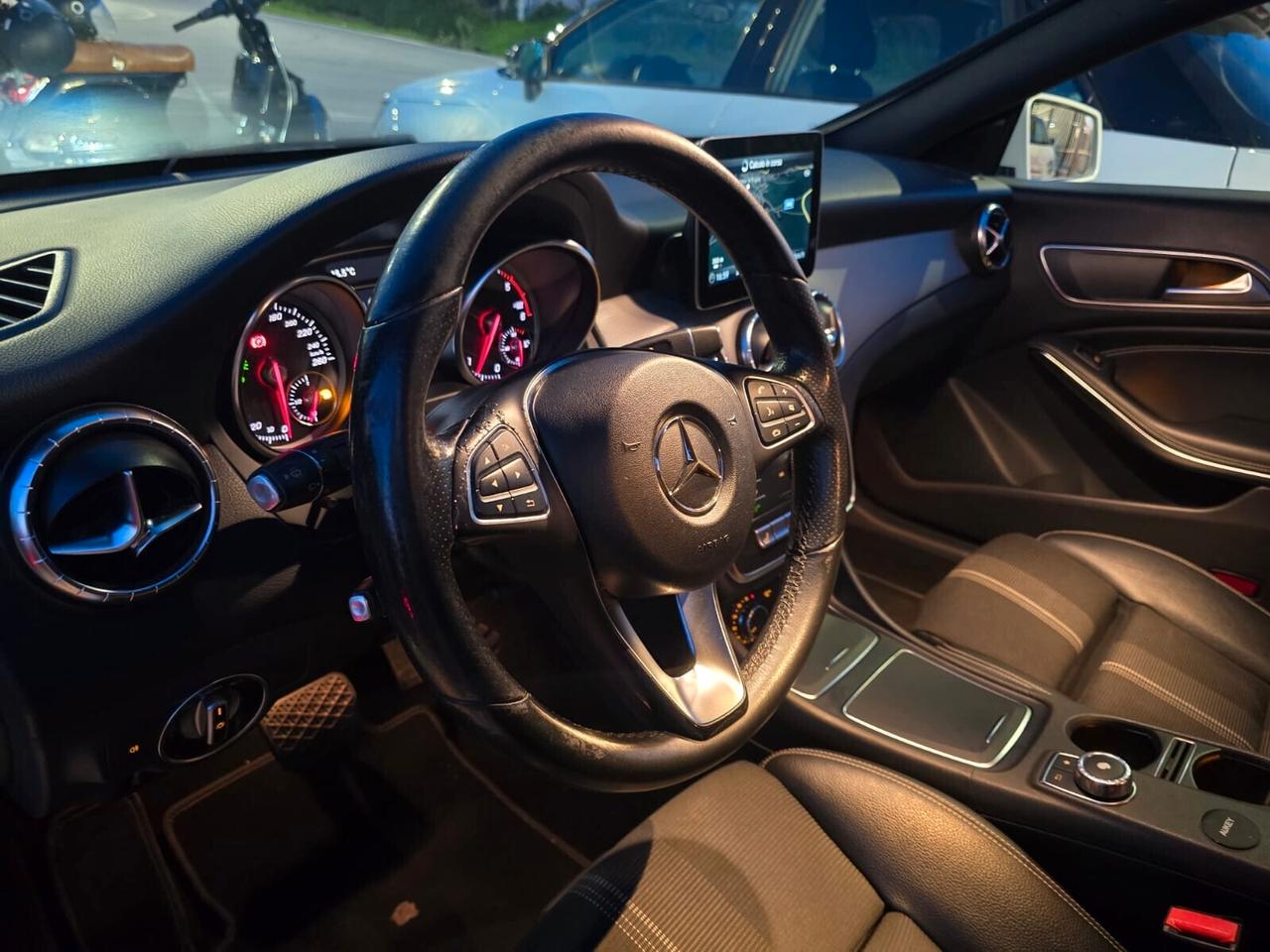 Mercedes-benz CLA 220 d S.W. Automatic Premium PACCHETTO AMG