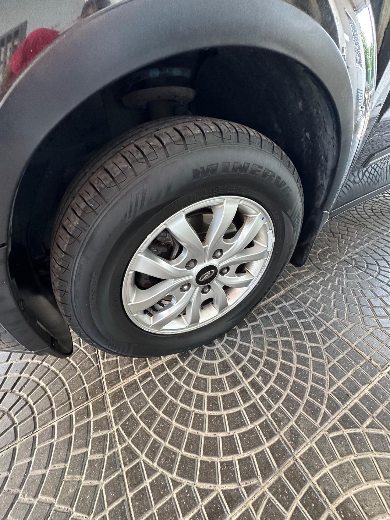 Mahindra XUV500 2.2 16V AWD W10
