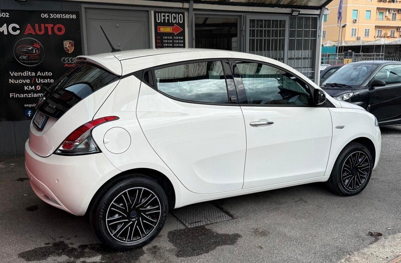 Lancia Ypsilon 1.0 FireFly 5 porte S&S Hybrid Ecochic Gold