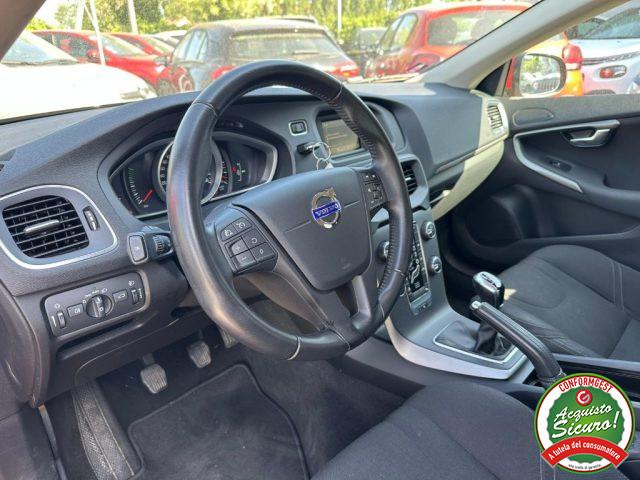 VOLVO V40 Momentum D2
