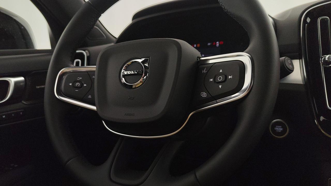 VOLVO XC40 2.0 b3 Plus Black Edition auto