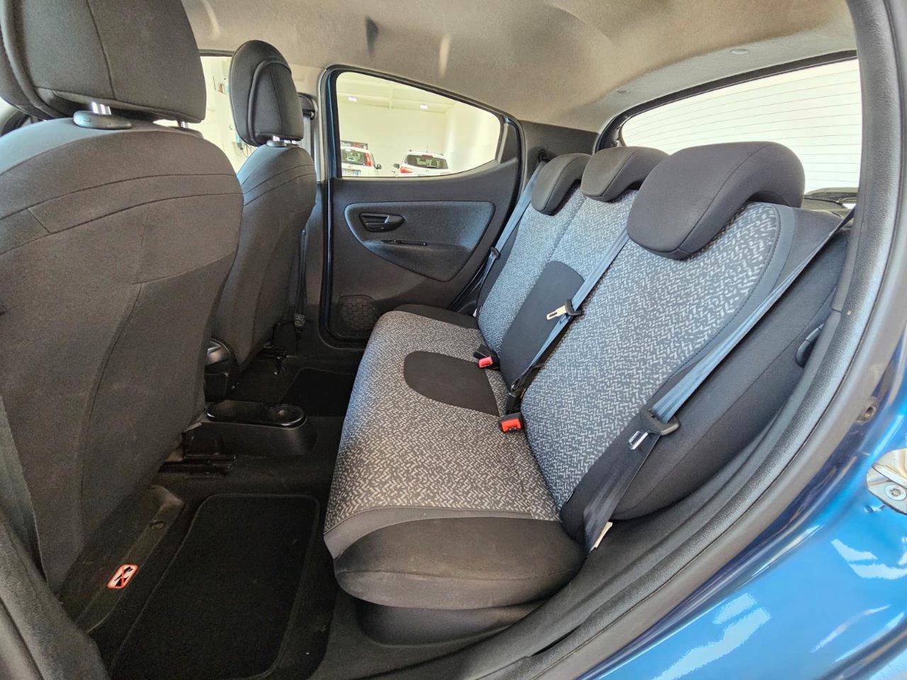 Lancia Ypsilon 1.0 firefly hybrid Silver s&s 70cv 5p.ti
