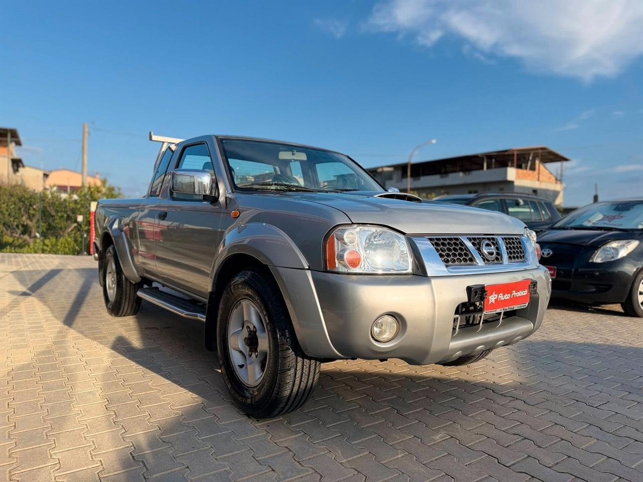 Nissan Navara King Cab 2.5 Diesel 2 porte con gancio di traino