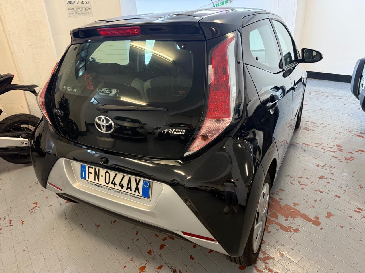 Toyota Aygo 1.0 VVT-i 72 CV 5 porte x-trend