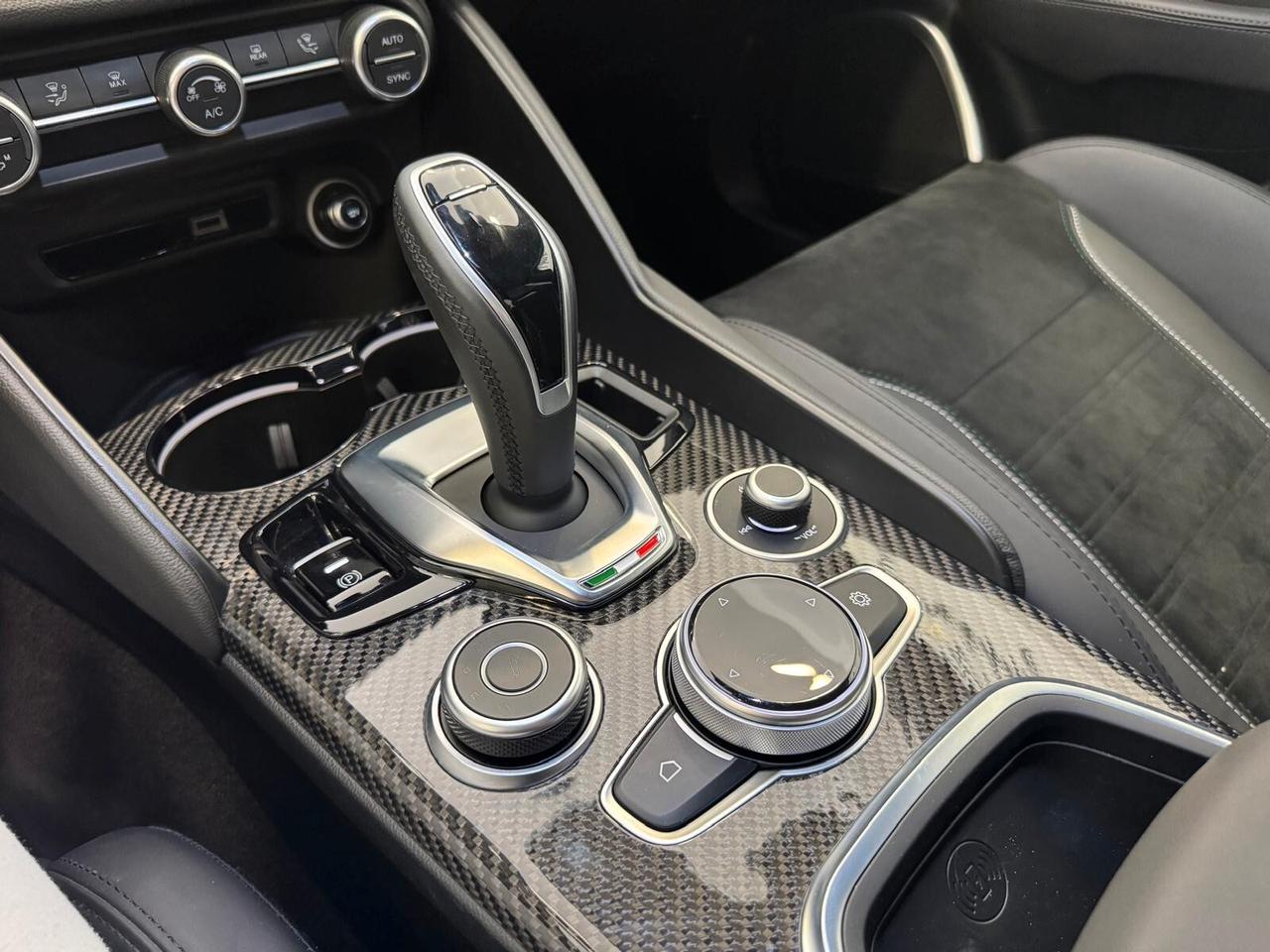 Alfa Romeo Giulia 2.9 V6 Bi-Turbo Quadrifoglio solo 6.000km