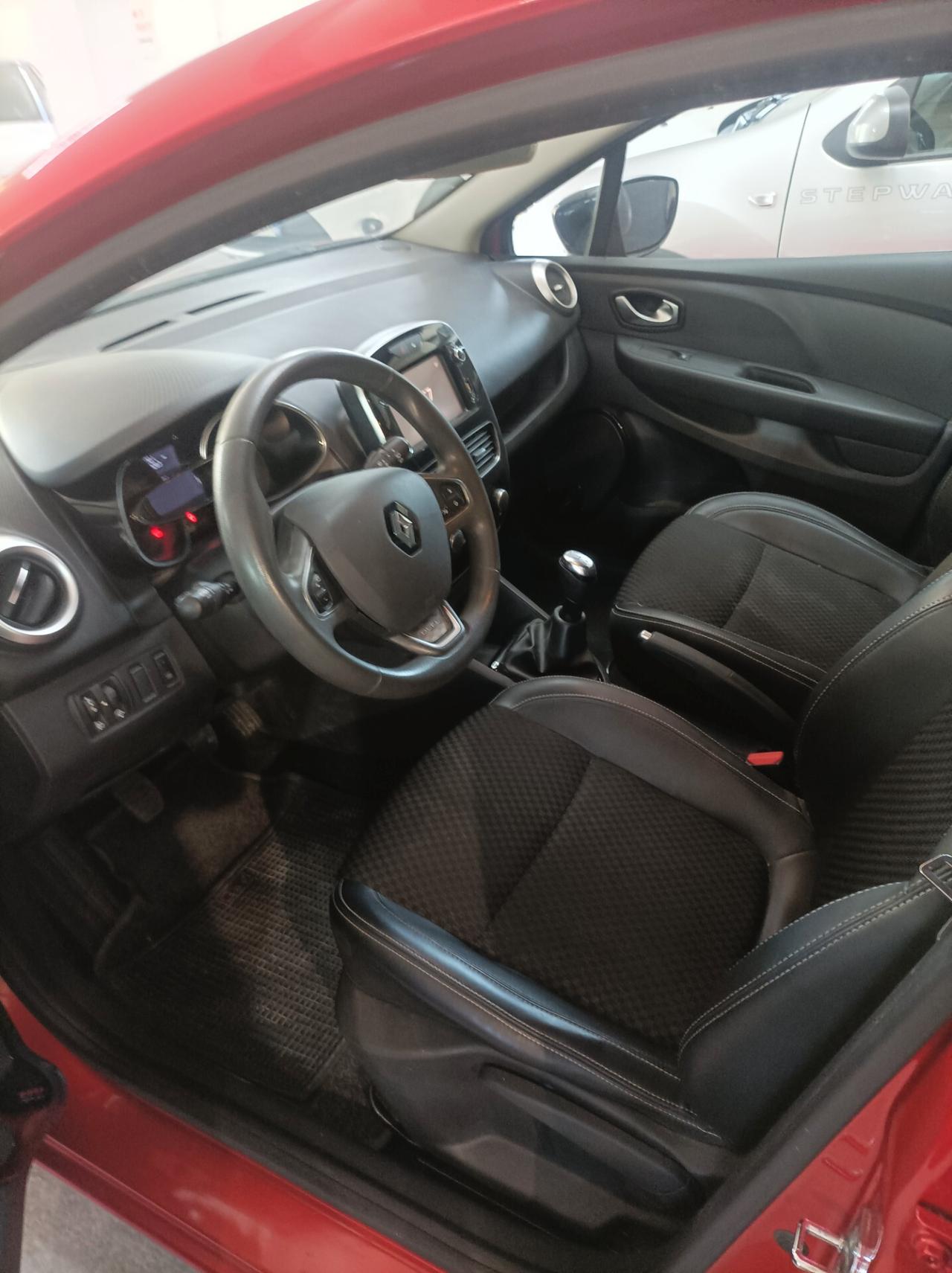 Renault Clio Sporter dCi 90 CV Moschino 2018 sOLO 141000Km