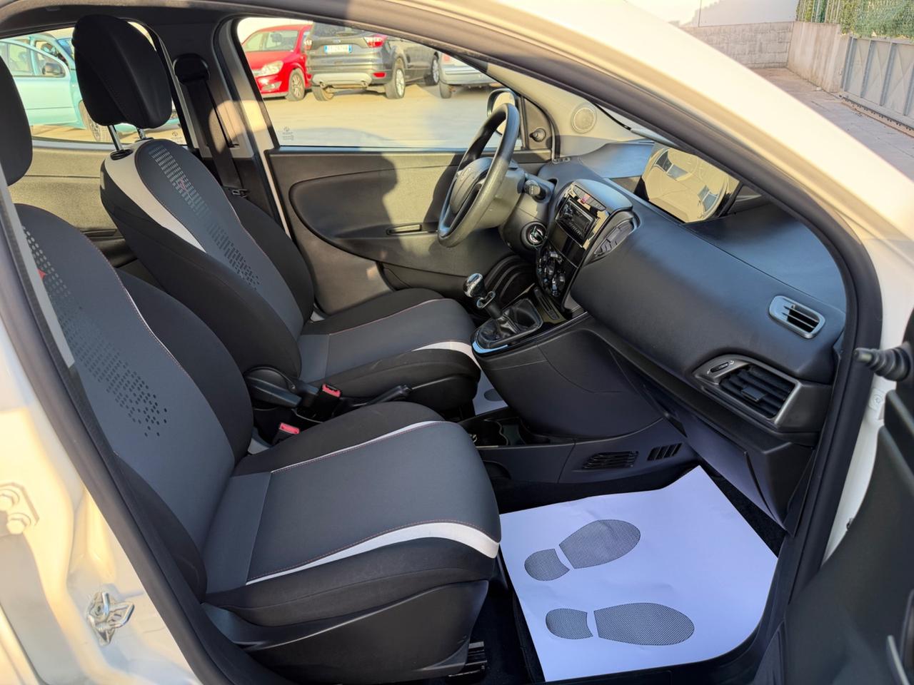 Lancia Ypsilon 1.2 69 CV “51 Mila Km” 2015