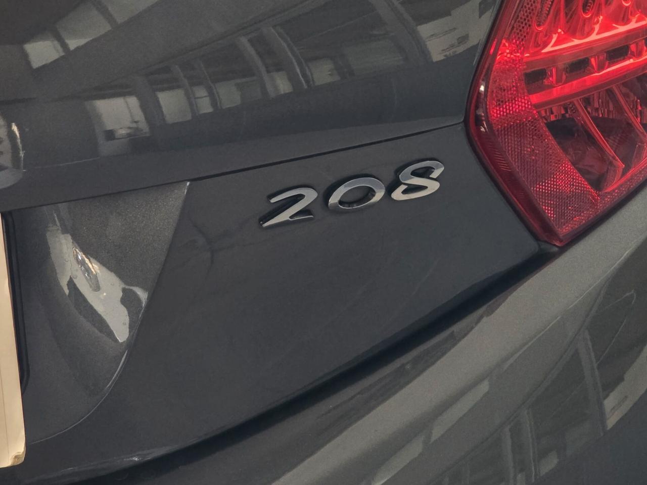 Peugeot 208 1.4 HDi 68 CV 5 porte Allure