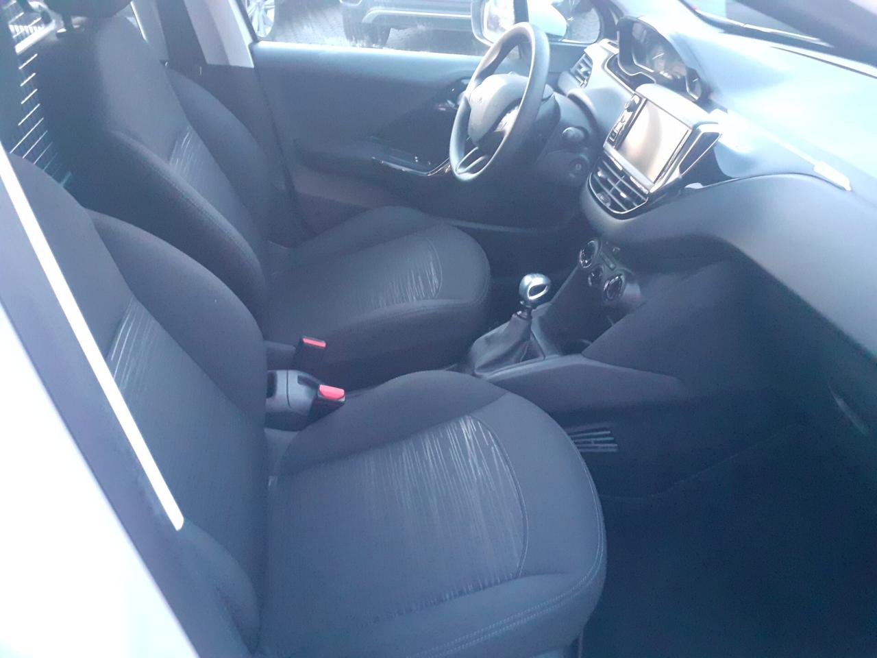 PEEUGEOT 208 AUTOCARRO 2 POSTI