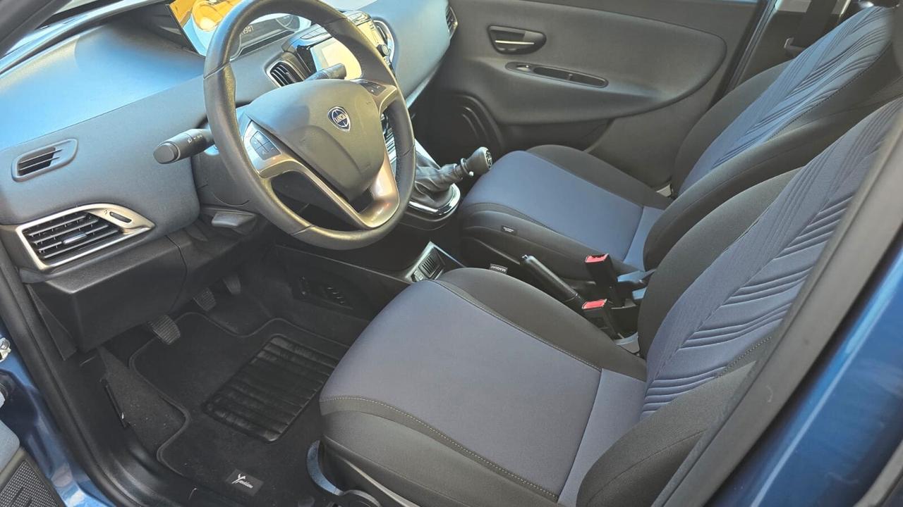 Lancia Ypsilon 1.0 FireFly 5 porte S&S Hybrid Ecochic Gold