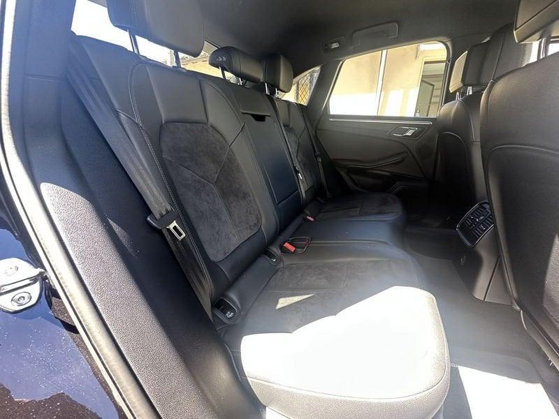 Porsche Macan -