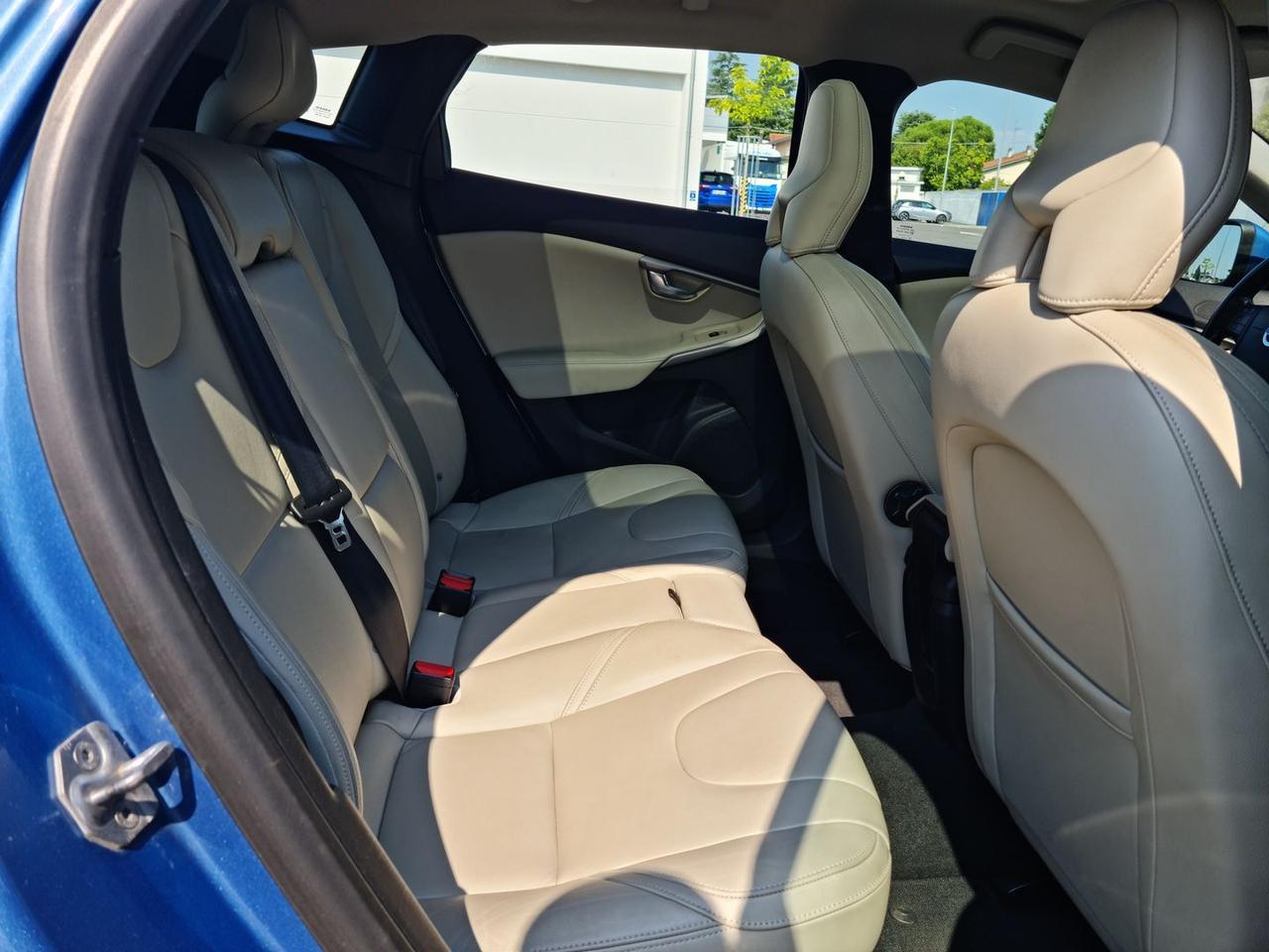 Volvo V40 KINETIC #6087