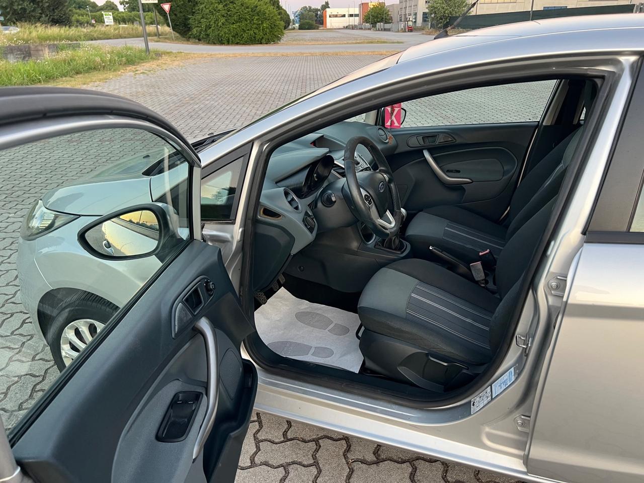 Ford Fiesta 1.4 TDCi 68CV 5 porte Titanium
