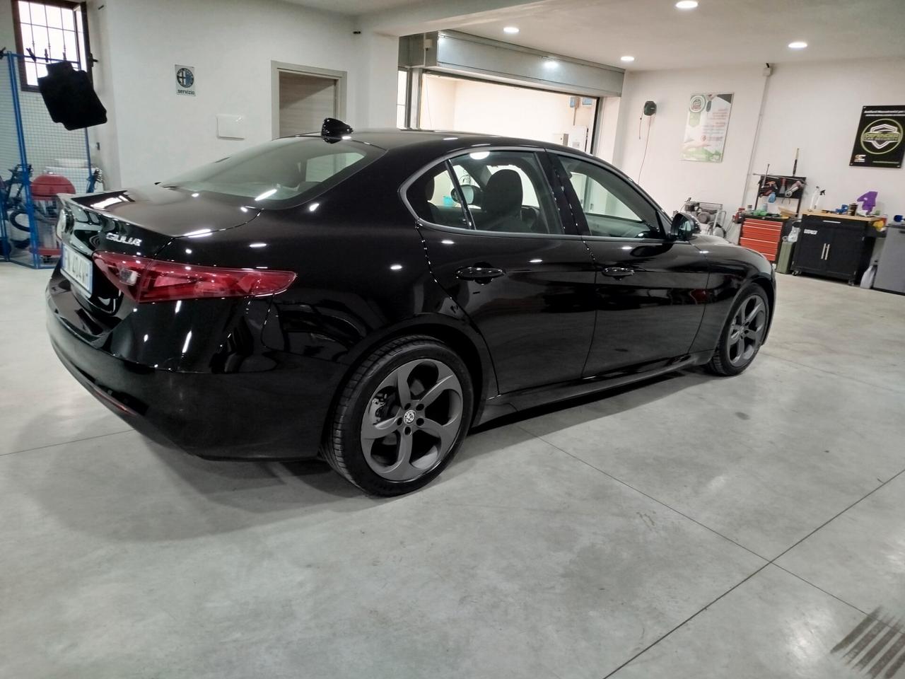 Alfa Romeo Giulia 2.2 Turbodiesel 150 CV Business Launch Edition