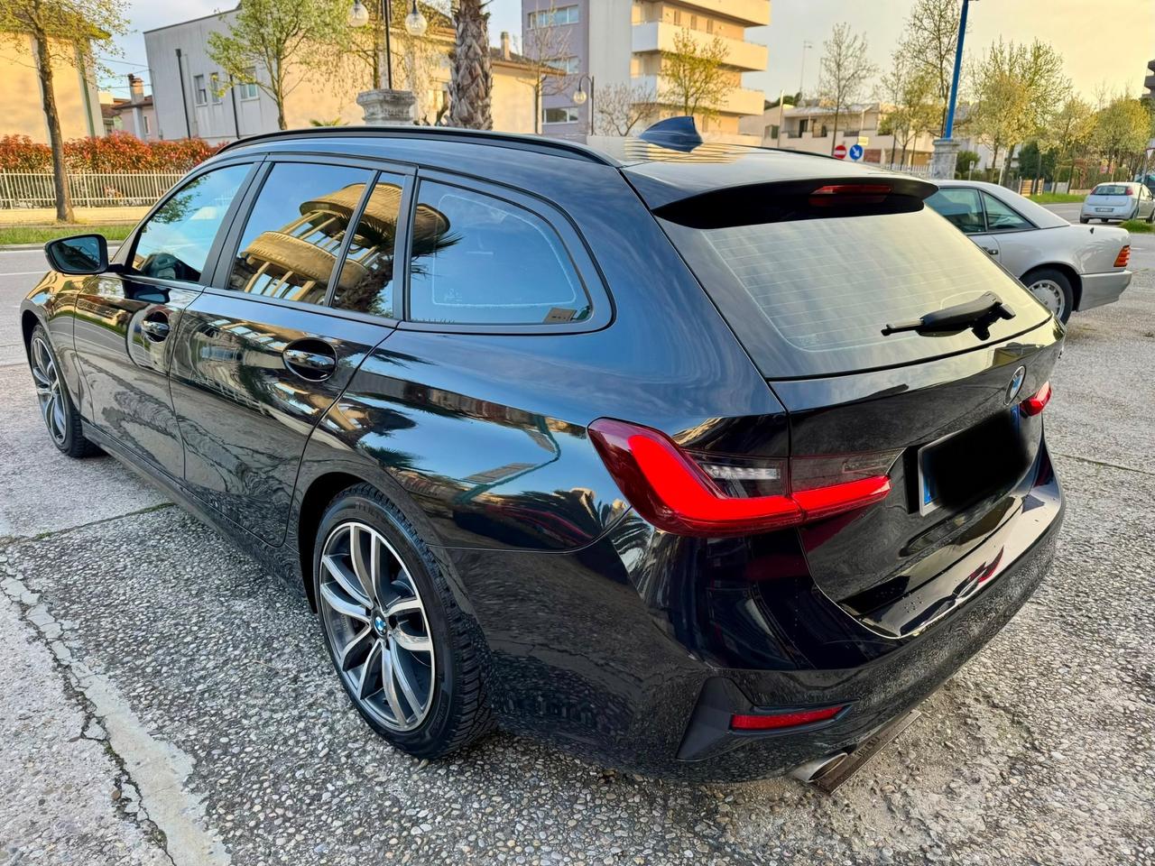 BMW 318d 2.0 150cv XENO NAVI AUT. TEL 2022 (PERMUTO)