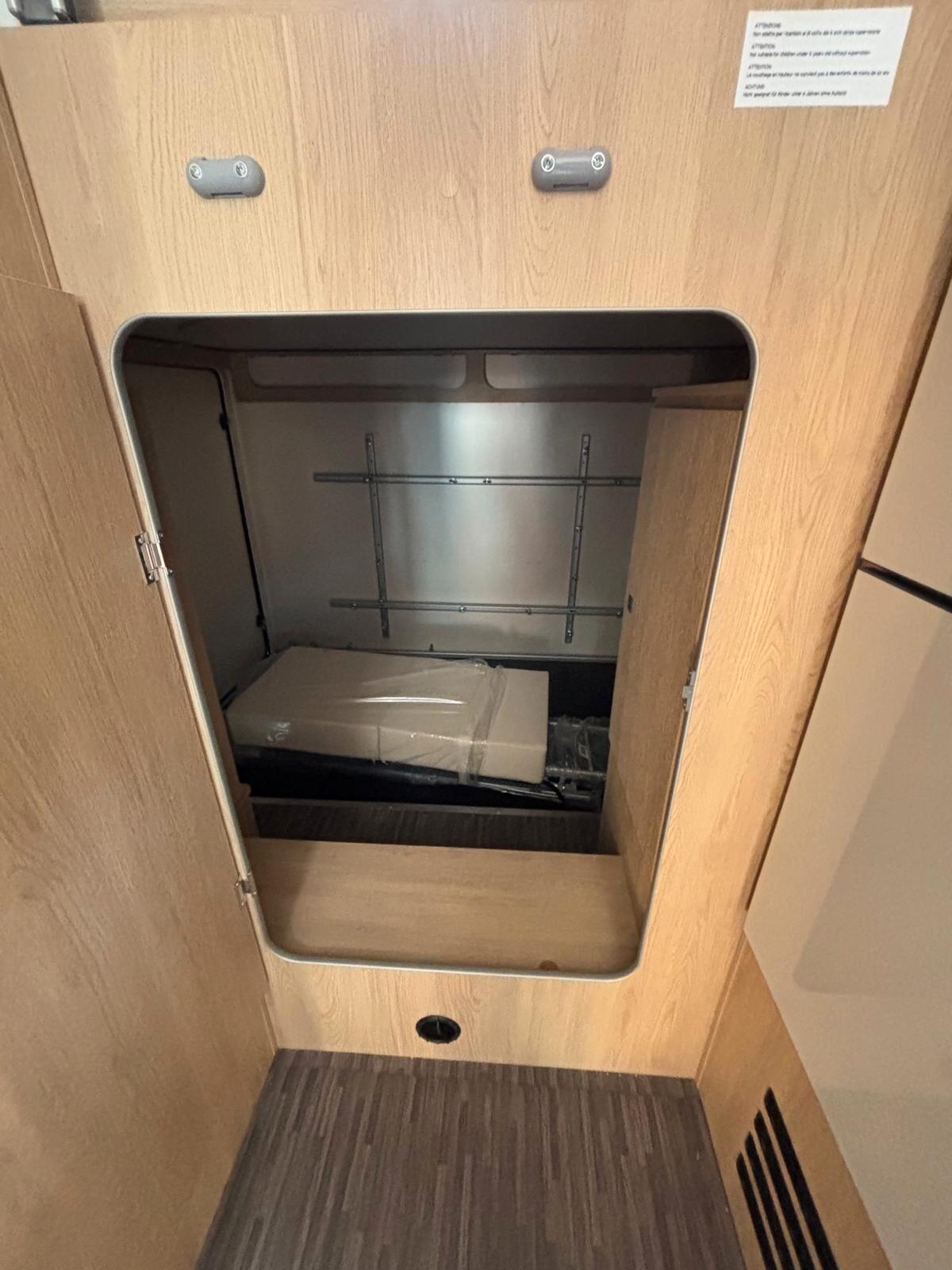 Ci International Horon 90M Sport camper