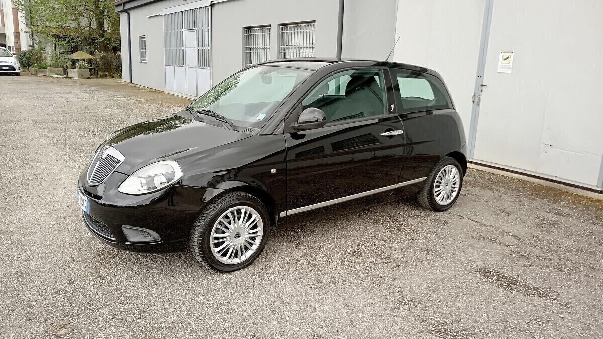 Lancia Ypsilon 1.2 - imp. GPL -