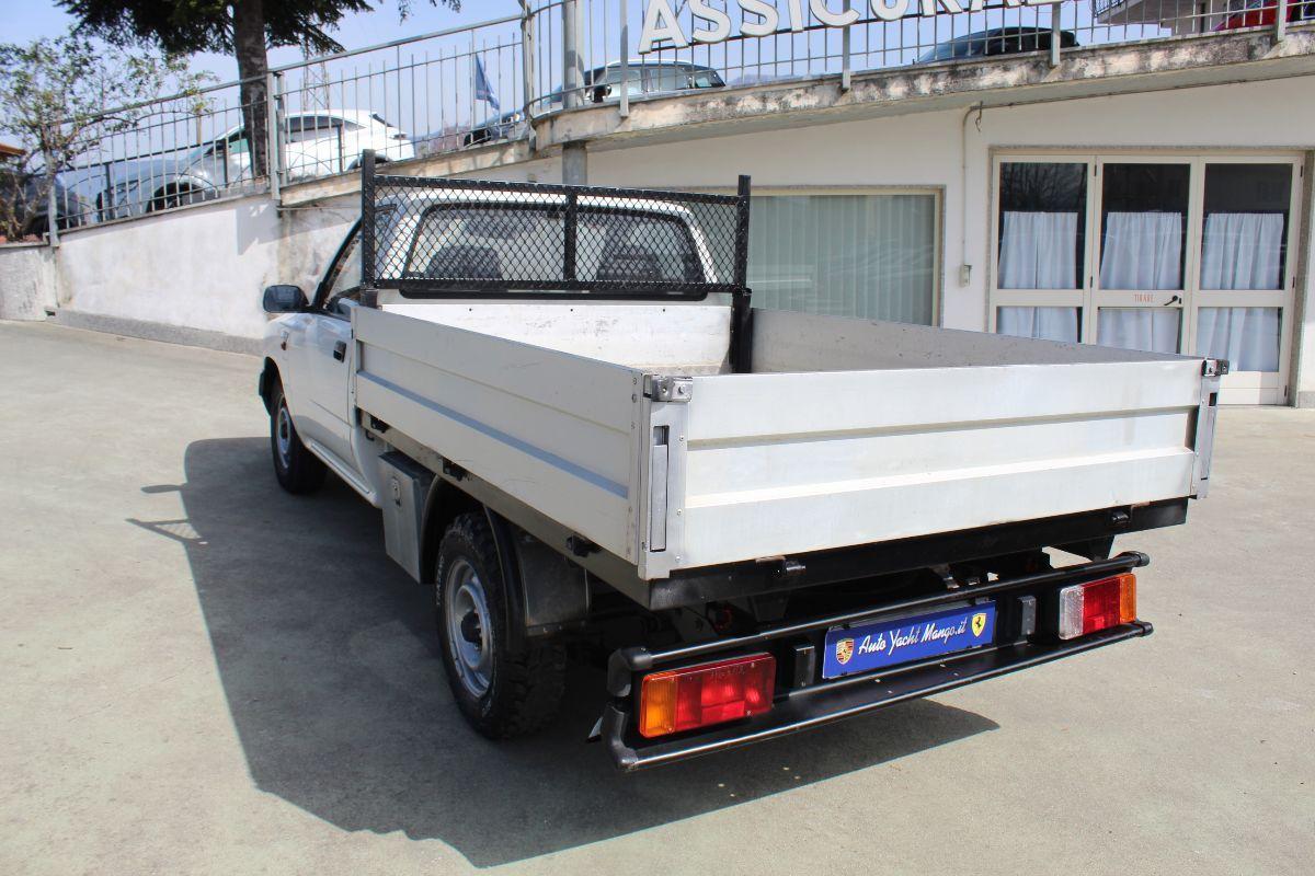 TOYOTA Hilux 2.5 extra cab