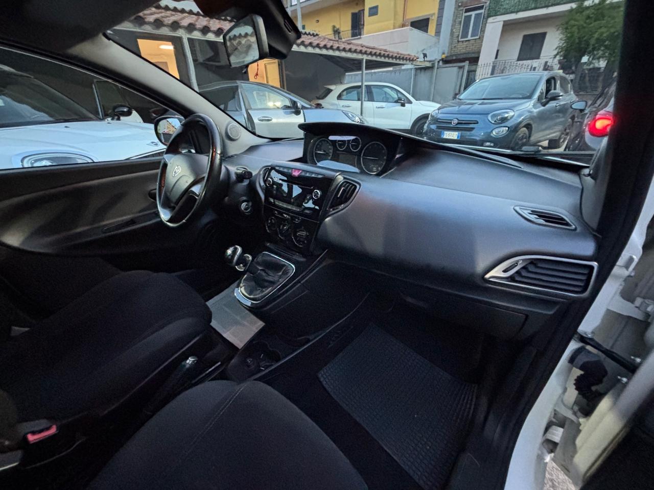 Lancia Ypsilon 1.2 69 CV 5 porte S&S Silver