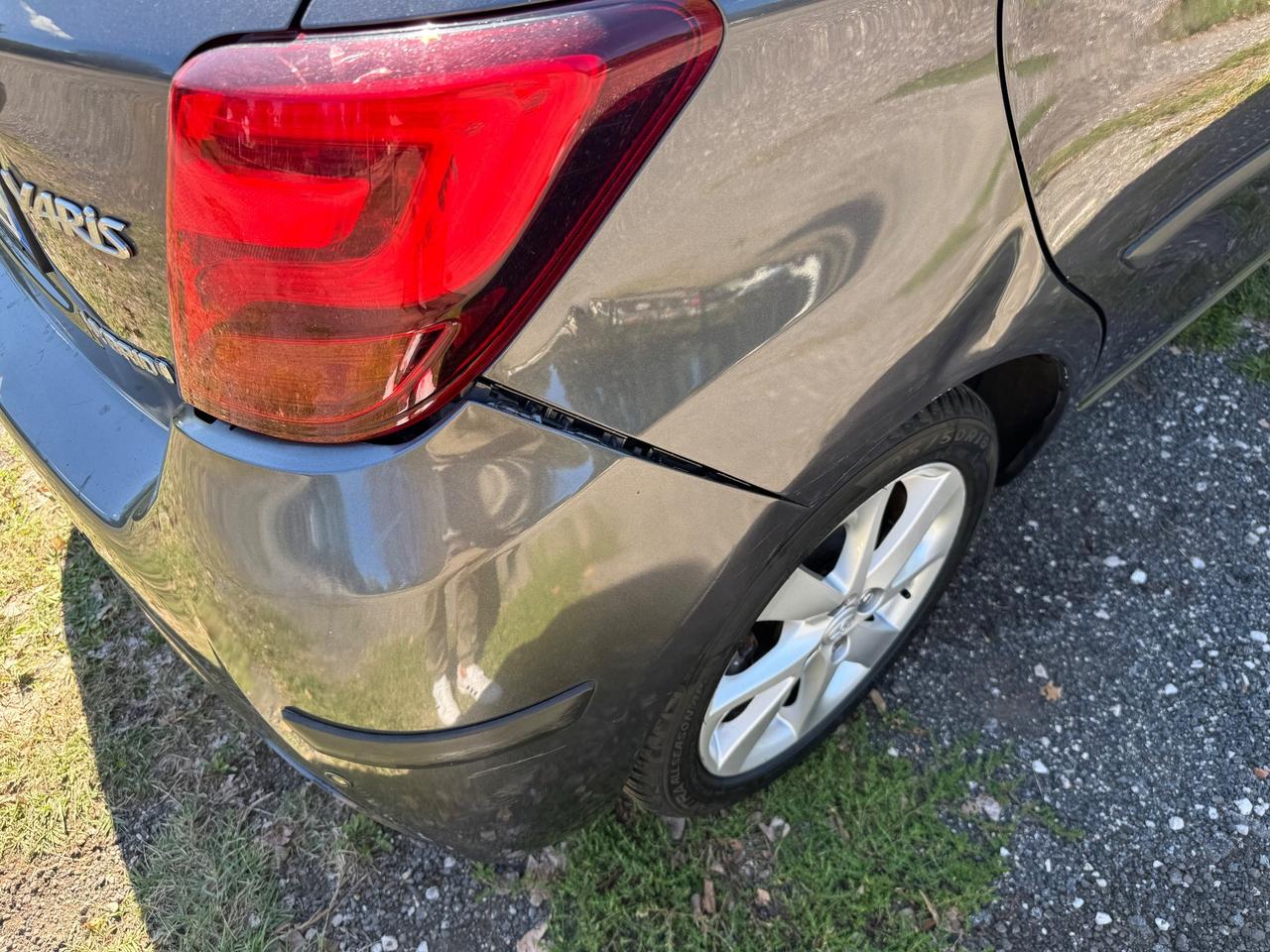 Toyota Yaris 1.5 Hybrid - Automatica -2015