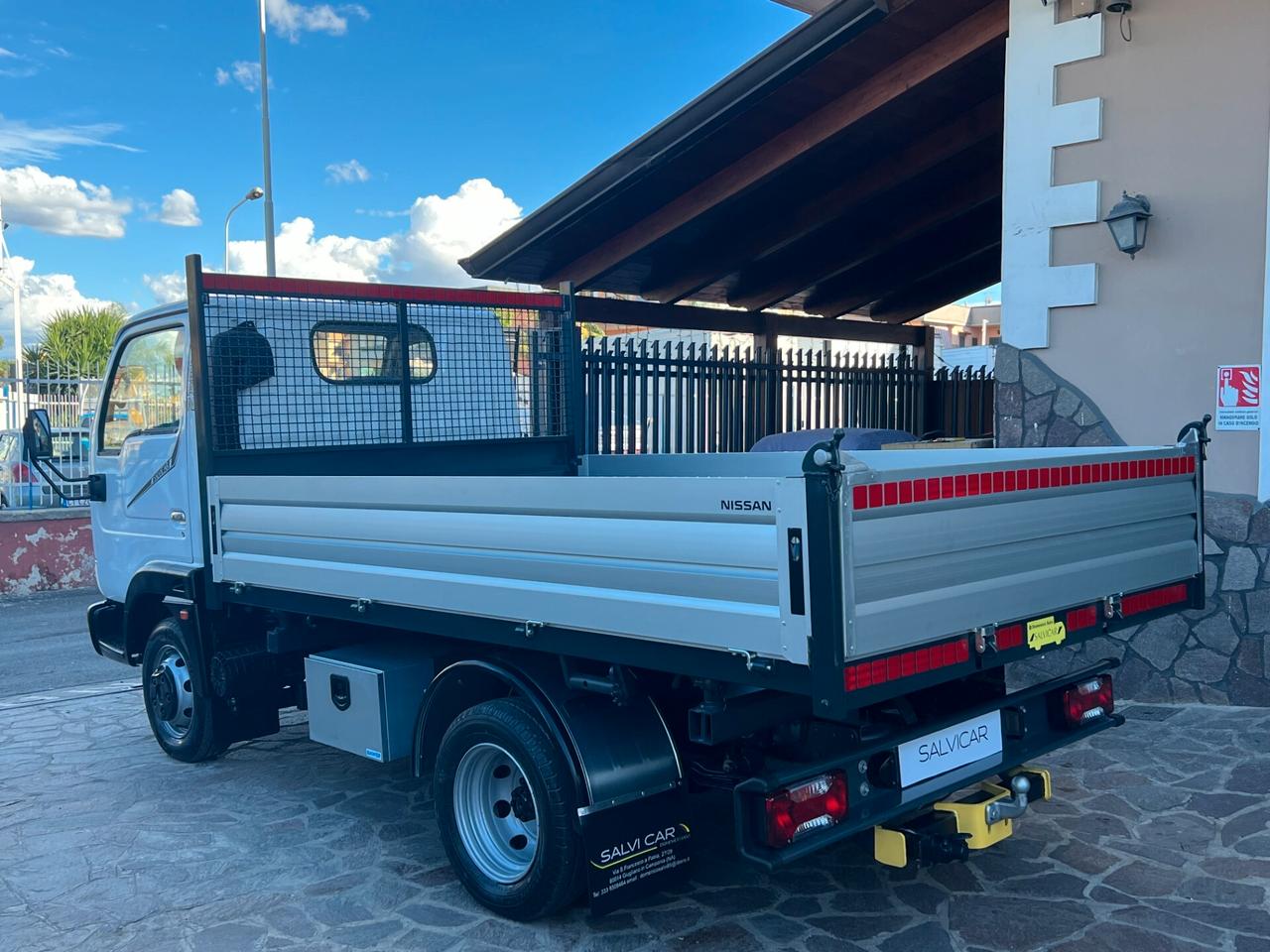 NISSAN CABSTAR RIBALTABILE TRILATERALE ANNO IMMATRICOLAZIONE 2002