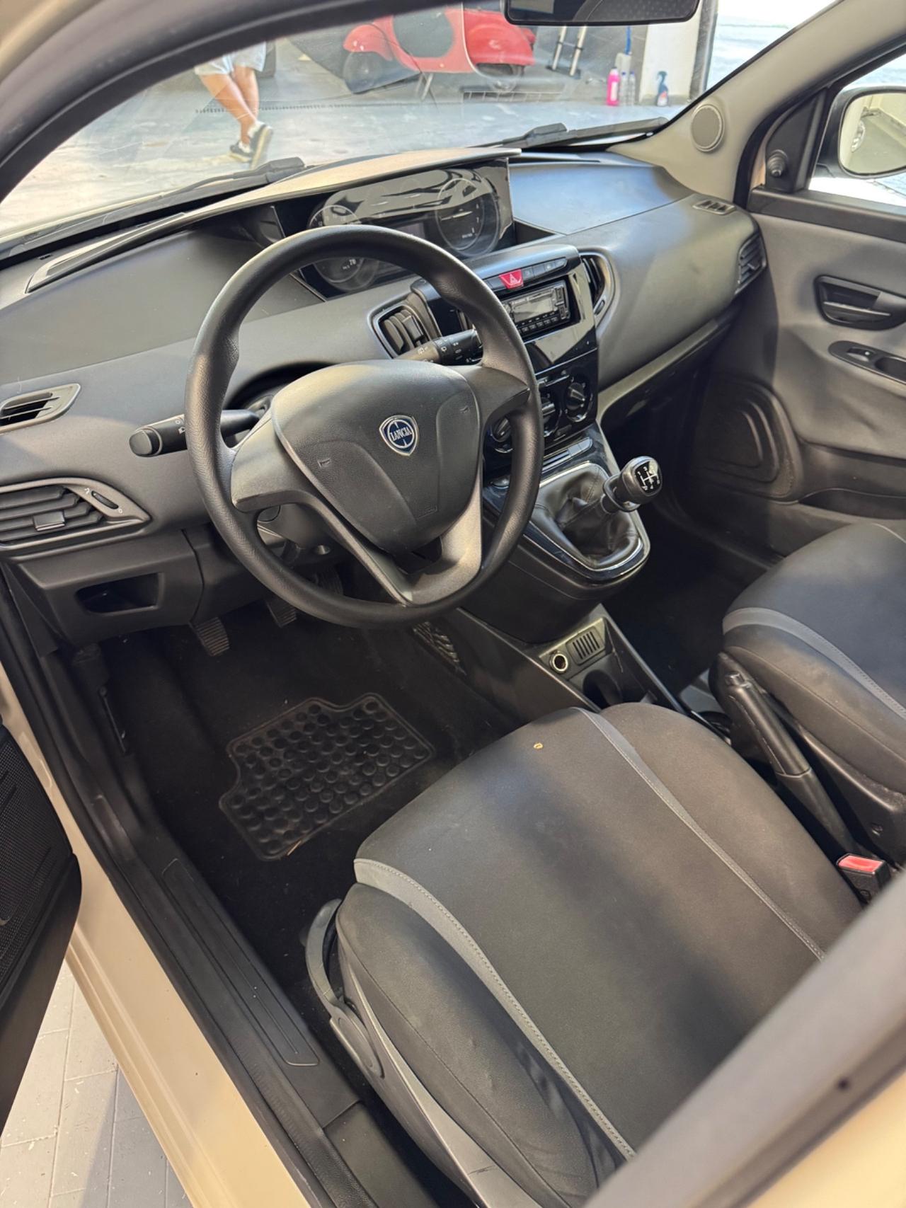 Lancia Ypsilon 1.2 69 CV 5 porte Opening Edition