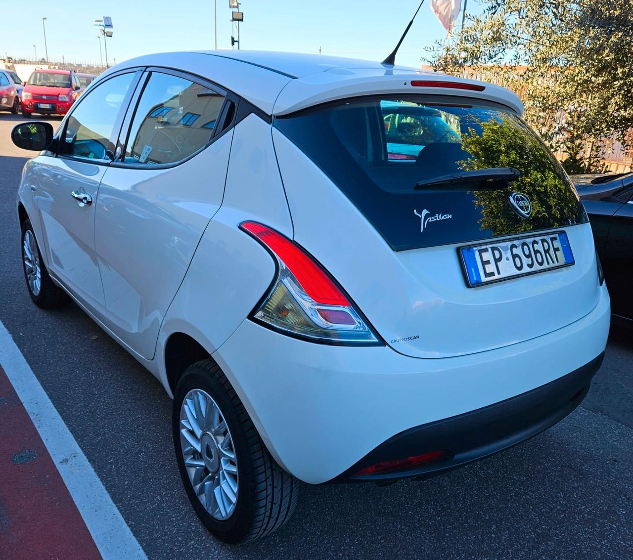 Lancia Ypsilon 0.9 TwinAir 85 CV 5 porte Ecochic Silver PARI AL NUOVO