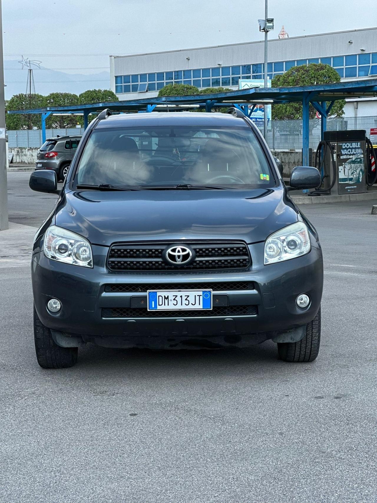 Toyota Rav 4 5 posti autocarro