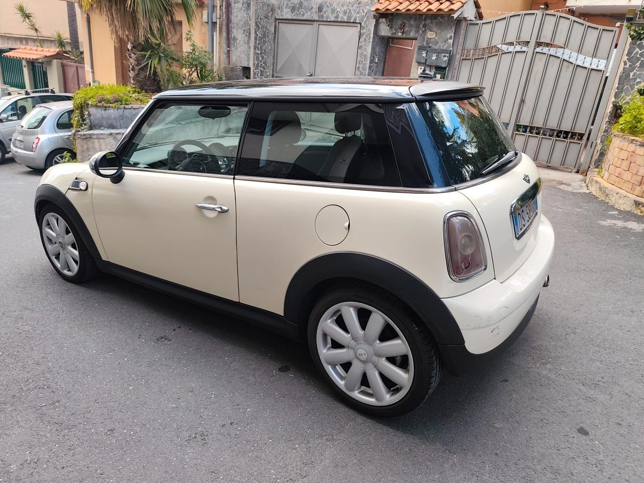 Mini 1.6 16V Cooper D 2010 Leggi
