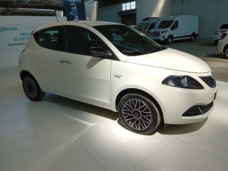Lancia Ypsilon 1.0 FireFly 5 porte Hybrid Platino
