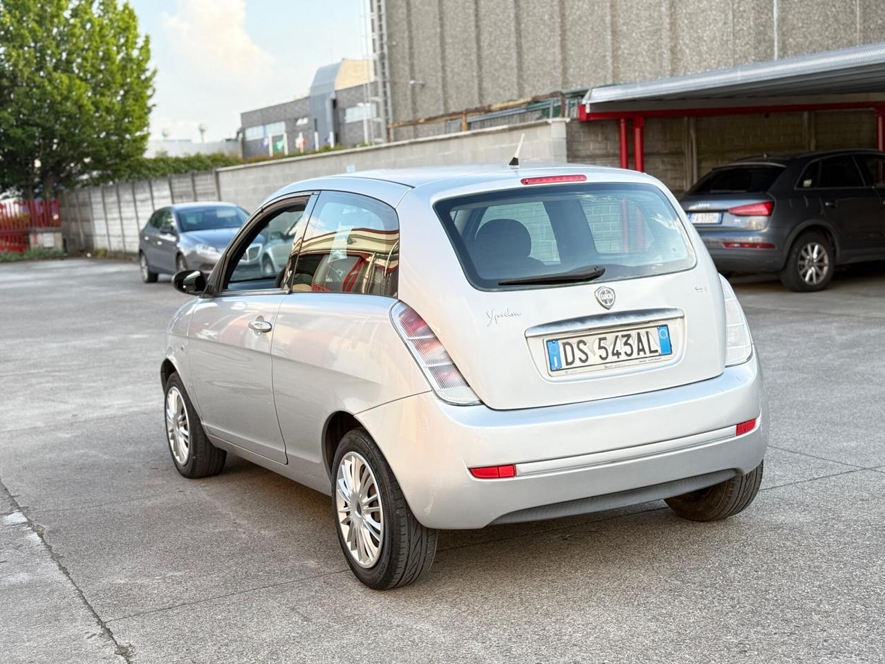 Lancia Ypsilon versus